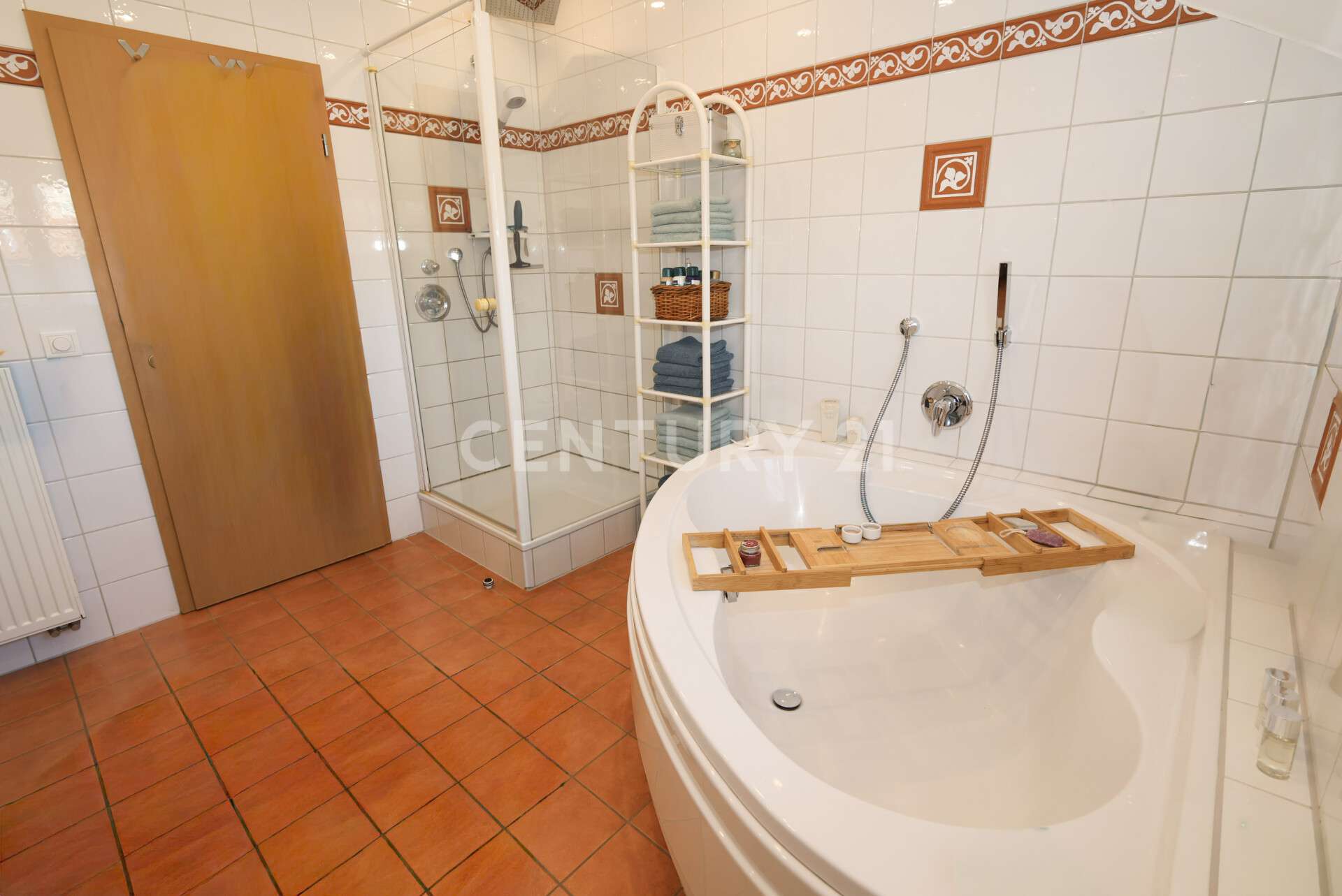 Immobilie in Bad Bentheim - Super großes Zweifamilienhaus mit tollem Garten in sehr ruhiger Siedlungslage! - Bild 2