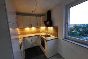 Frisch kernsanierte 2,5-Zimmer-Wohnung mit hochwertiger Ausstattung und traumhaftem Ausblick