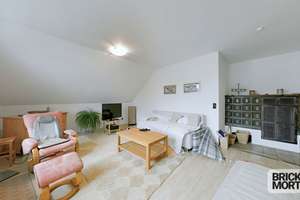 Charmante Dachgeschosswohnung mit Loggia, TG-Stellplatz & vielseitigem Dachstudio – Augsburg-Lechhau – Die vollständige Adresse der Immobilie erhältst du vom Anbieter., 86167 Lechhausen-Ost, Augsburg – Vorschaubild 3