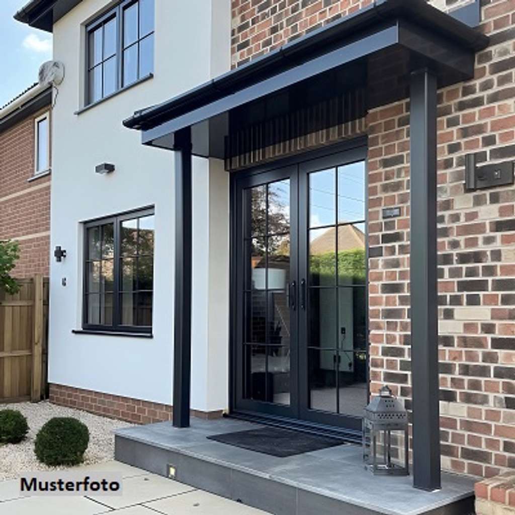 Fünffamilienhaus und Garten