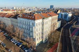 Historische 2-Zimmer-Wohnung in Berlin-Schöneberg – sanierungsbedürftig mit Entwicklungspotenzial