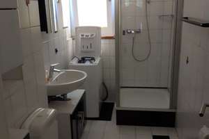 Modernisierte 2-Zimmer-Wohnung mit Balkon – ruhige Lage nahe City & Uni, Wuppertal-Elberfeld – Die vollständige Adresse der Immobilie erhältst du vom Anbieter., 42119 Elberfeld, Wuppertal – Vorschaubild 3