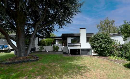 Attraktiver Bungalow mit Schwimmbad und Feldrandlage  im Märchenviertel von KA-Rüppurr zu verkaufen!