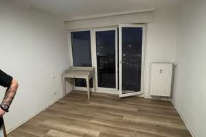 5 - 2. OG rechts Zimmer 3 in Frauen WG frei – Die vollständige Adresse der Immobilie erhältst du vom Anbieter., 71032 Böblingen – Vorschaubild 1