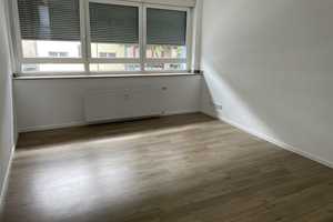 Komplett neu renovierte 70 m²  2 Zi-Whg. mit Küche, Diele, Bad in Düsseldorf Stadtmitte, Karlstraße.