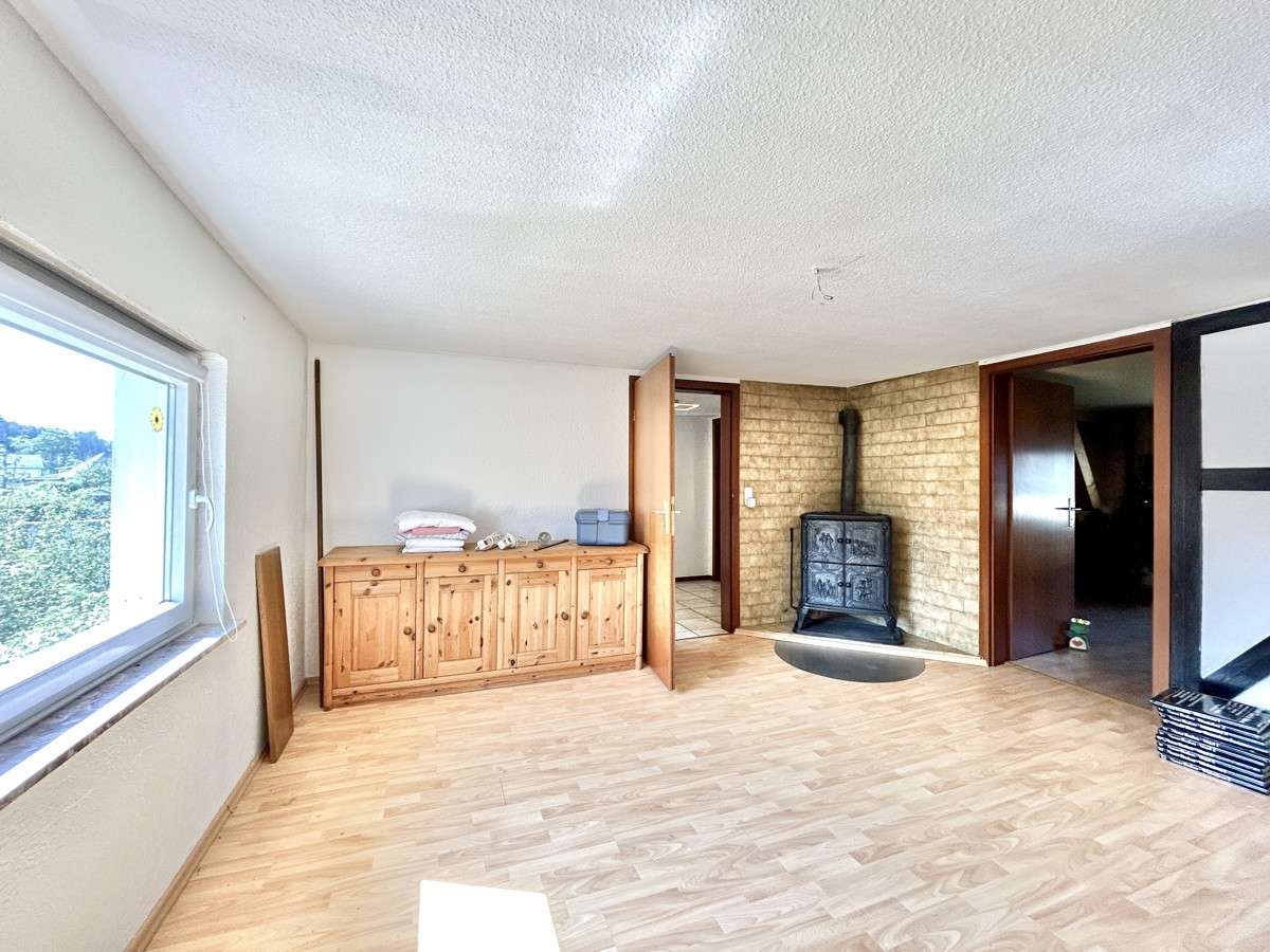 Immobilie in Dreisbach - **Gepflegte Doppelhaushälfte mit toller Gartenanlage und gräumigen Garagen in Dreisbach** - Bild 1