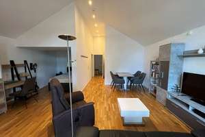 Klein aber fein  -  Attraktives 1,5 Zi Apartment mit Balkon und viel Grün im 1.OG  (vollmöbiert)