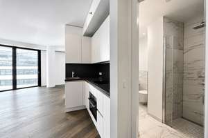Grand Tower | Exklusive 2-Zimmer-Wohnung mit Skylineblick, Concierge & Stellplatz