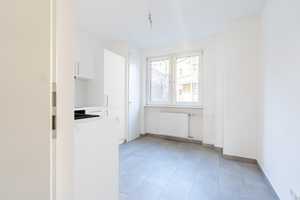 Erstbezug nach umfassender Renovierung - 2-Zimmer mit Balkon | WG-geeignet  – Moselstraße 74, 50674 Köln – Vorschaubild 2