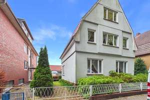 Bremen – Blumenthal • Großes Einfamilienhaus in ruhiger Lage mit gepflegtem Garten – Die vollständige Adresse der Immobilie erhältst du vom Anbieter., 28779 Blumenthal (Ortsteil), Bremen – Vorschaubild 28