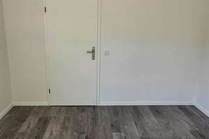 Frisch renovierte 4-Zimmer-Wohnung mit Balkon! – Spinozastr. 2, 45279 Freisenbruch, Essen – Vorschaubild 8