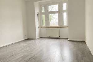 Moderne Altbauwohnung, hohe Decken, große Räume, neues Bad! 2RKDB 62m²