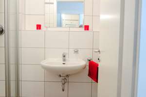 Exklusive, 1-Zimmer-EG-Wohnung mit Terasse und Einbauküche in Regensburg, Westen – Steyrerweg 13, 93049 Westenviertel, Regensburg – Vorschaubild 4