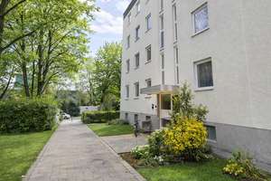 Neurenoviertes Zimmer. Neugründung 4-Zimmer WG! Erstbezug nach Renovierung. – Kunreuthstraße 73, 81249 Aubing-Süd, München – Vorschaubild 4