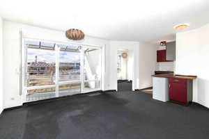 Helle 1,5 ZKB mit großem sonnigen Balkon und Blick ins Grüne - Unvermietet! – Augsburg – Vorschaubild 3