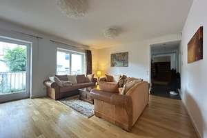 Exklusive 5-Zimmerwohnung auf zwei Etagen mit Garten und zwei Stellplätzen i.Oberkassel.