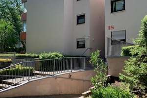 Modernisierte, helle 3 Zimmer-OG-Wohnung mit Balkon, EBK und TG-Stellplatz
