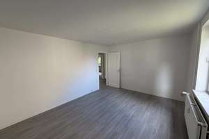 Frisch renovierte 5-Zimmer-Erdgeschosswohnung mit 2 Bädern & großer Küche – Perfekt für Familien! – Pappeldamm 55, 38239 Thiede, Salzgitter – Vorschaubild 2