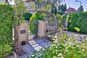 Großzügigkeit trifft auf Gartenidyll
Einfamilienhaus mit vielen Extras – Die vollständige Adresse der Immobilie erhältst du vom Anbieter., 12355 Rudow, Berlin – Vorschaubild 38