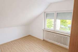 Helle 3-Zimmer-Dachgeschosswohnung in Nürnberg-Reichelsdorf – Die vollständige Adresse der Immobilie erhältst du vom Anbieter., 90453 Katzwang, Reichelsdorf Ost, Reichelsdorfer Keller, Nürnberg – Vorschaubild 2