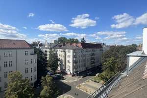 SUPER, SEHR HELLE, DG-WHG. IM 5.OG, W-BAD M. FENSTER RUHIG IM AFRIKASISCHES VIERTEL/VP REHBERGE