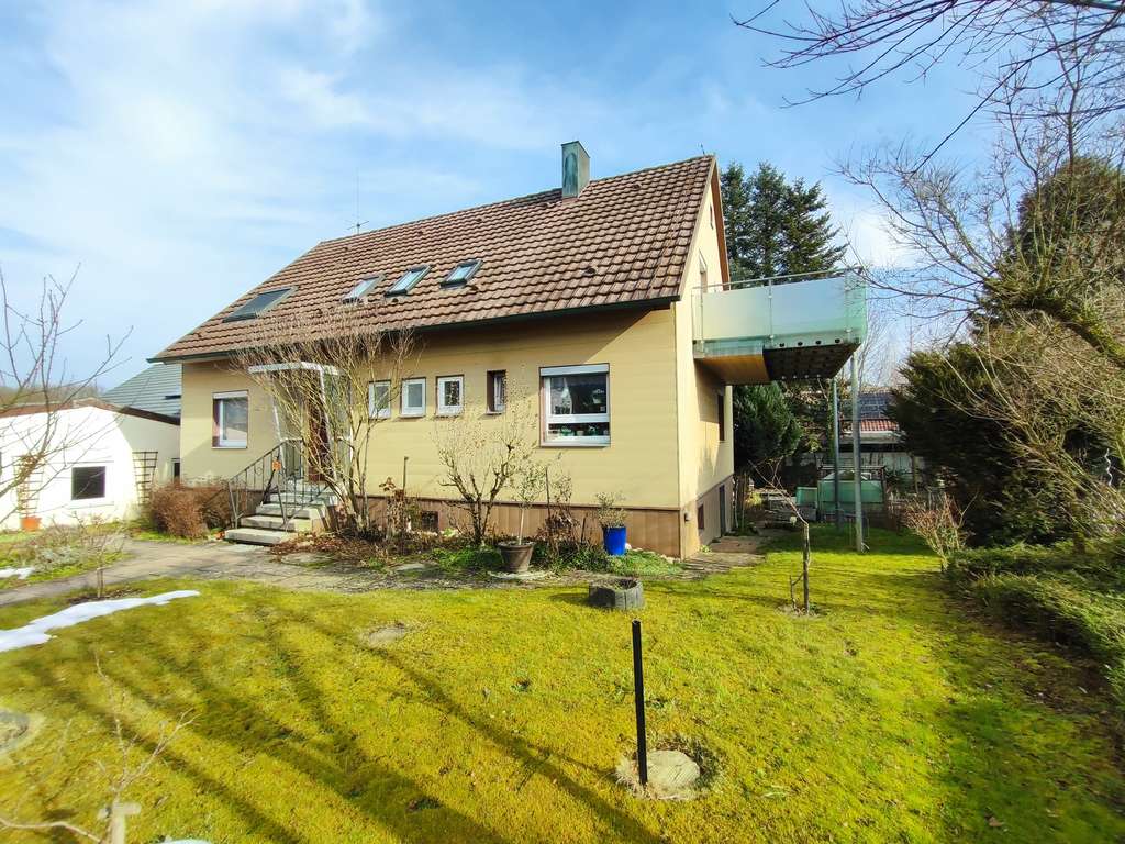 Immobilie in Bretzfeld - Gepflegtes Zweifamilienhaus (2× 3 Zimmer) mit großem Garten, Balkon & Garage–bezugsfrei ab 01.04.26 - Bild 0