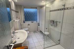 Großzügige 147 m² Wohnung mit 2 Balkonen in Düsseldorf-Unterbach incl. TG-Stellplatz – Die vollständige Adresse der Immobilie erhältst du vom Anbieter., 40627 Unterbach, Düsseldorf – Vorschaubild 15