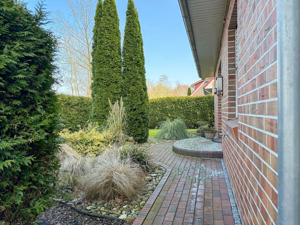 Immobilie in Marienhafe - Flexibles Wohnen: Ein-/Zweifamilienhaus mit bis zu 5 Schlafzimmern und Südterrasse - Bild 2