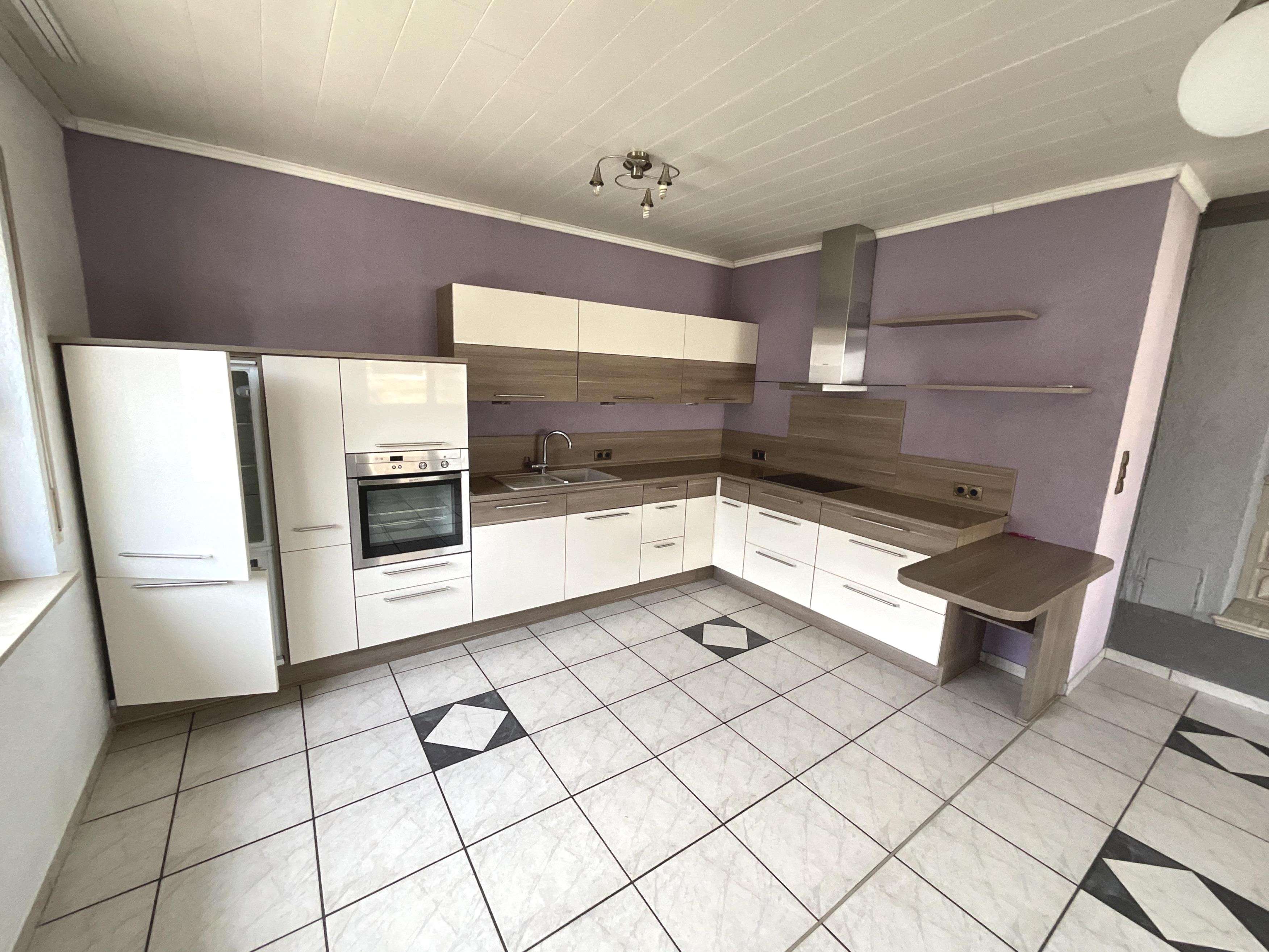 Immobilie in Andernach - Hier können Sie sofort einziehen. Inclusive Einbauküche, Kamin & Balkon. - Bild 0