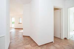 MAIER - Moderne 3-Zimmerwohnung mit 4 Balkonen, Aufzug, TG-Einzelstellplatz! – Die vollständige Adresse der Immobilie erhältst du vom Anbieter., 85598 Vaterstetten – Vorschaubild 7