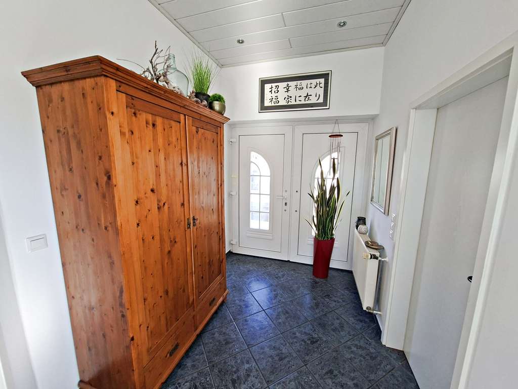 Immobilie in Rheine - Modernisiertes Zweifamilienhaus mit Doppelgarage und schönem Südgarten in Rheine-Eschendorf - Bild 3