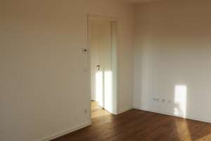 Helle 2-Zimmer-Wohnung mit großer Loggia und hochwertiger EBK in Regensburg – Otto-Hahn-Straße 5, 93053 Galgenberg, Regensburg – Vorschaubild 3
