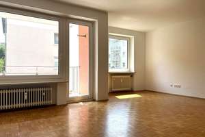 Großzügiges Appartement mit Südbalkon in ruhiger Seitenstraße - sofort bezugsfrei