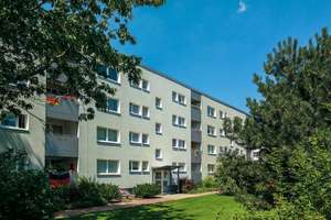 Ideal für Familien oder Paare: Geräumiges Wohnzimmer und sonnige Loggia – Klausenerstr. 12, 38444 Detmerode, Wolfsburg – Vorschaubild 3
