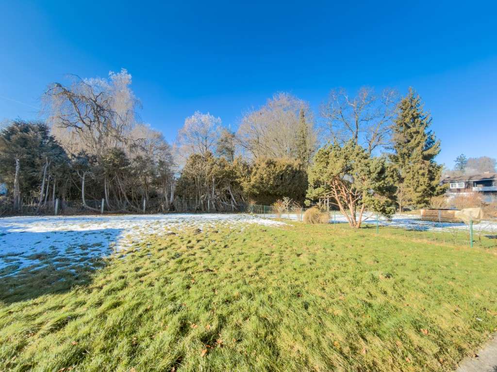 Immobilie in Utting am Ammersee - Magie der handverlesenen Lage – Genehmigte Bauhausvilla auf exklusivem Grundstück in Seenähe. - Bild 3