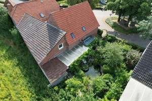 Einfamilienhaus mit Garten und Doppelgarage in Beverungen-Rothe – Die vollständige Adresse der Immobilie erhältst du vom Anbieter., 37688 Beverungen – Vorschaubild 2