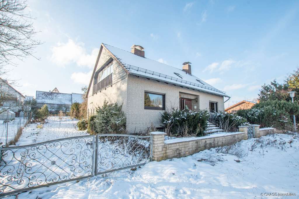 Immobilie in Rollshausen - TOP Immobilienpaket - 1x hochwertiges Ein-/Zweifamilienhaus + 2x vermietete Häuser in Rollshausen! - Bild 1