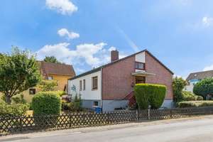 Einfamilienhaus mit Garage auf großzügigem Gartengrundstück in Burg-Grambke zur Modernisierung – Die vollständige Adresse der Immobilie erhältst du vom Anbieter., 28719 Burg-Grambke, Bremen – Vorschaubild 3