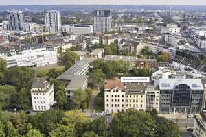 Dachgeschoßwohnung mit Blick über den Hofgarten und Potenzial zur Erweiterung