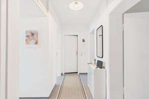 HEGERICH: Vermietete 3-Zimmer-Hochparterrewohnung mit Westbalkon in München-Trudering-Riem! – Die vollständige Adresse der Immobilie erhältst du vom Anbieter., 81827 Waldtrudering, München – Vorschaubild 4