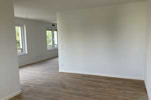 Gute Aussichten: Zwei-Zimmer-Wohnung mit Balkon (WBS erforderlich) – August-Dosenbach-Straße 11, 76189 Karlsruhe – Vorschaubild 7