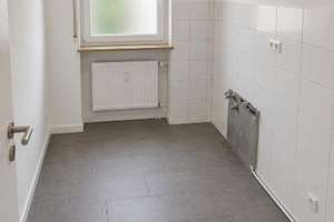 3 Zimmer Wohnung 84,0qm neu renoviert im 2. OG, ab 15.08. frei – Muggenhofer Str. -, 90429 Bärenschanze, Nürnberg – Vorschaubild 4