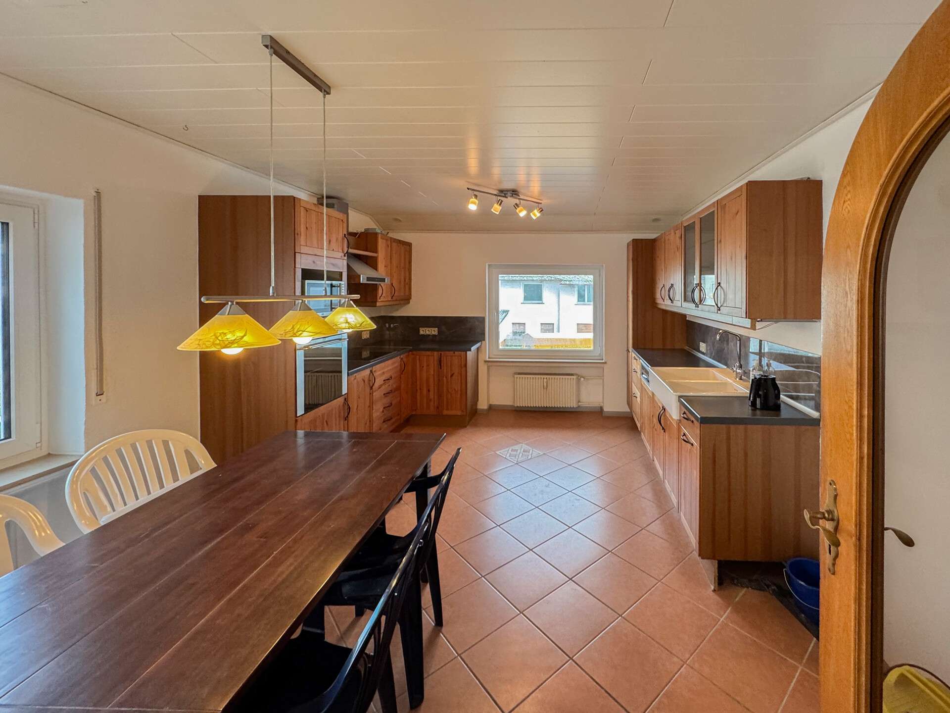 Immobilie in Weilburg - Großes Grundstück mit zwei renovierten Einfamilienhäuser und einer Einliegerwohnung vor Weilburg! - Bild 1