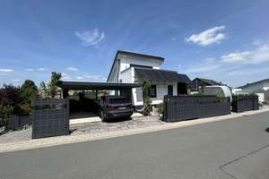 Modernes Einfamilienhaus mit Panorama-Aussicht in bevorzugter Wohnlage in Warburg – Die vollständige Adresse der Immobilie erhältst du vom Anbieter., 34414 Warburg – Vorschaubild 1