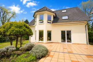 Traumhaftes Einfamilienhaus auf großem Eckgrundtsück in Berlin Kaulsdorf zu vermieten – Die vollständige Adresse der Immobilie erhältst du vom Anbieter., 12621 Kaulsdorf, Berlin – Vorschaubild 2