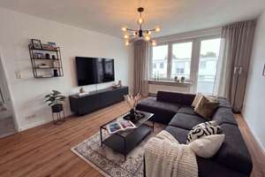 Erstbezug nach Renovierung: helle 4-Zimmer-Wohnung mit Südbalkon - provisionsfrei