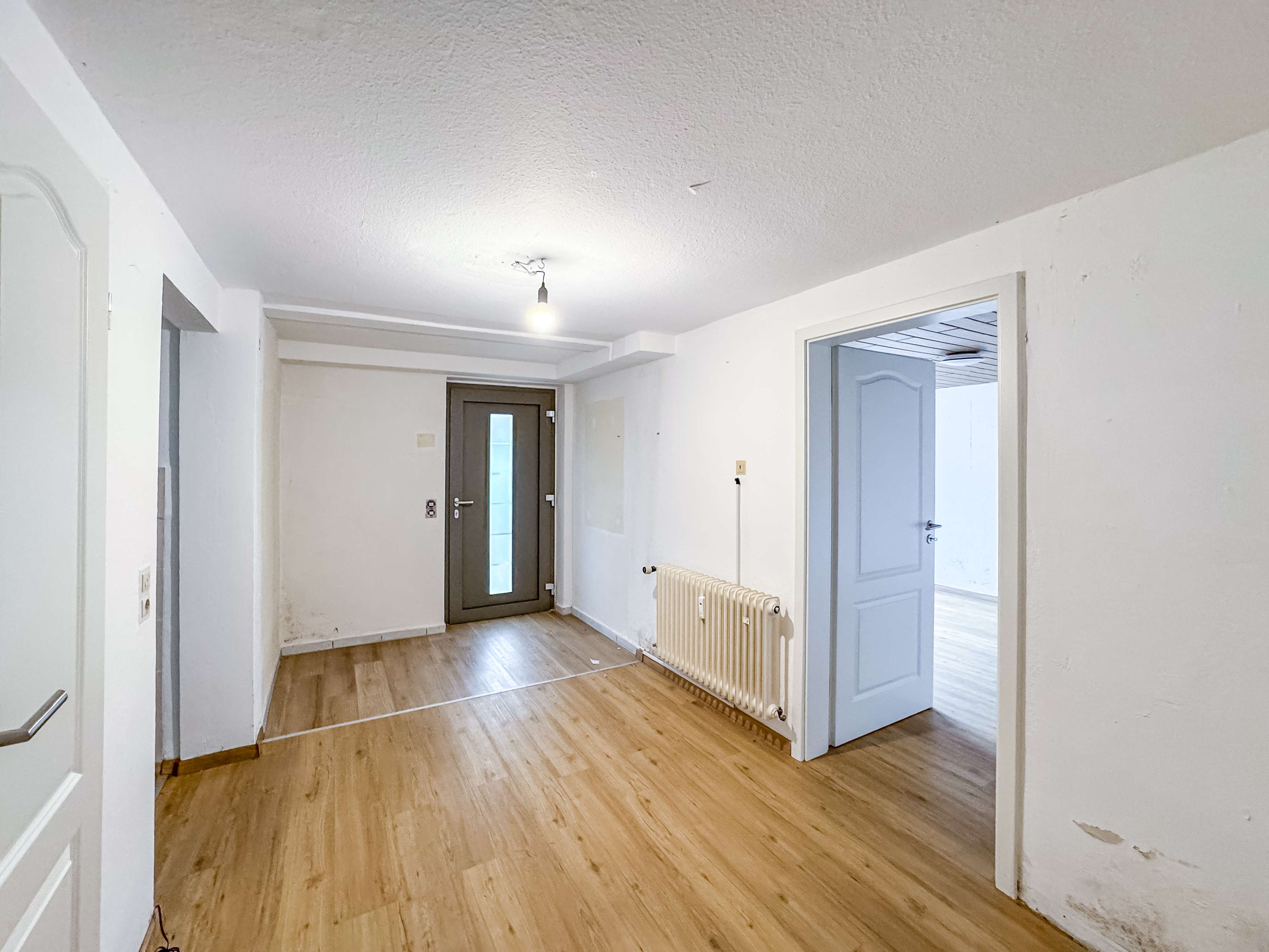 Sanierungsobjekt mit Potenzial: 4-Zimmer-Wohnung mit Garten & Wintergarten, Calw Kreis – Bild 3