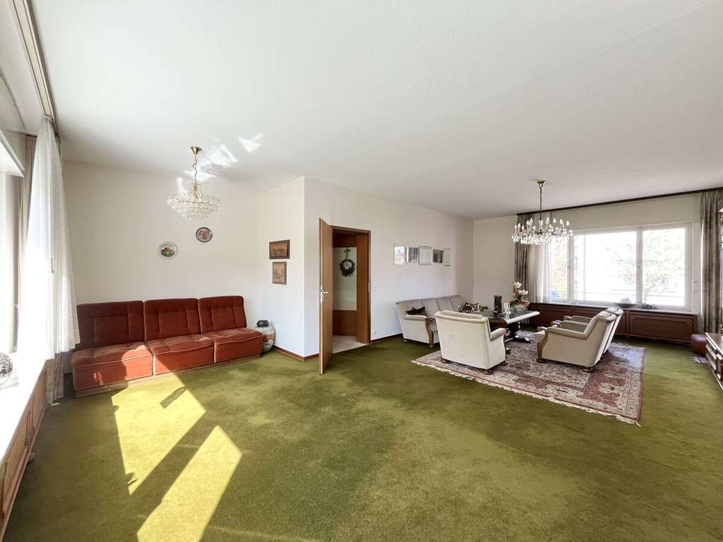 Immobilie in Obertshausen - Charmantes Einfamilienhaus mit großem Garten und Entwicklungspotenzial - Bild 2