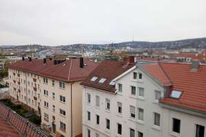 Unverbauter Blick ringsherum über Stuttgart. Sonnige, ruhige Wohnung. – Rosenbergstraße 56, 70176 Rosenberg, Stuttgart – Vorschaubild 6