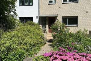 Charmantes Reihenmittelhaus mit viel Potential in grüner Lage von Köln Mehrheim